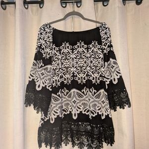 Ali Miles Black and White Lace Tunic